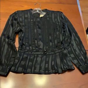 🌎New with tags Nicola shirt top